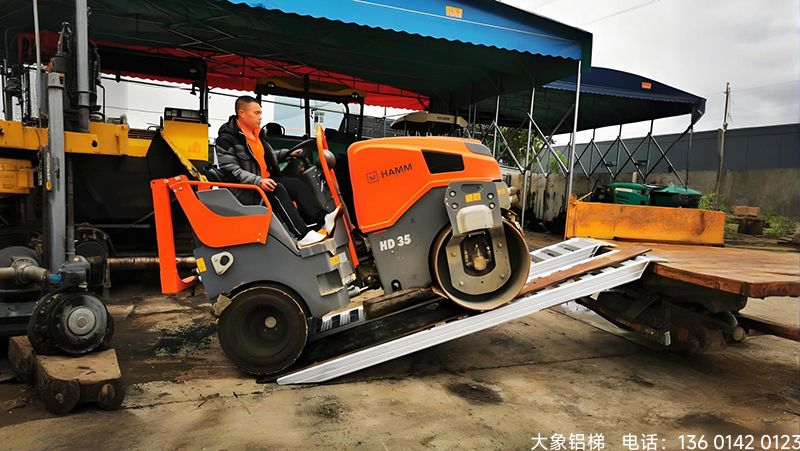 甘南“铝”行安全，稳收每一粒——收割机铝合金爬梯安全使用全攻略